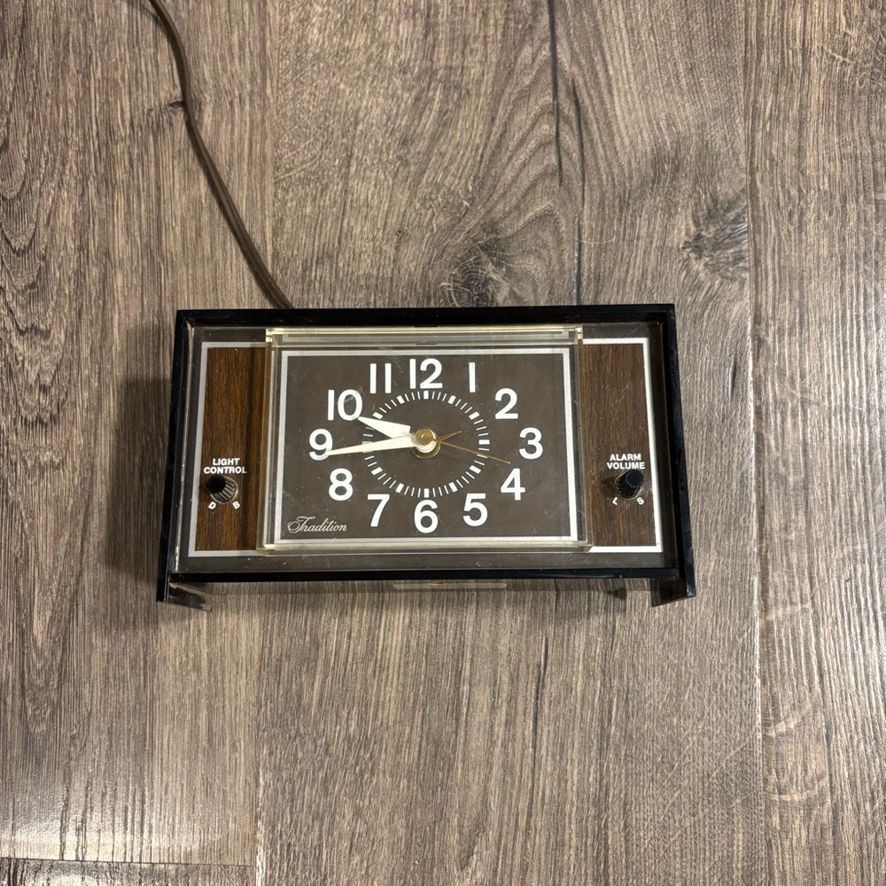 Vintage Alarm Clock Tradition Roebuck and Co. from Sears Works, Light Doesn’t